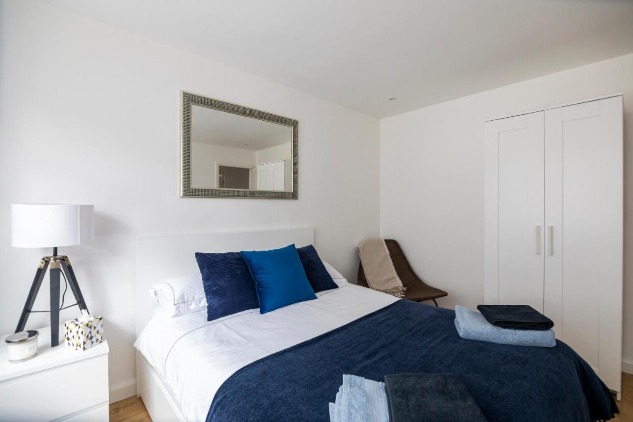 Gorgeous Modern Apartment Near Redhill Station Inc Private Garden & Parking Экстерьер фото