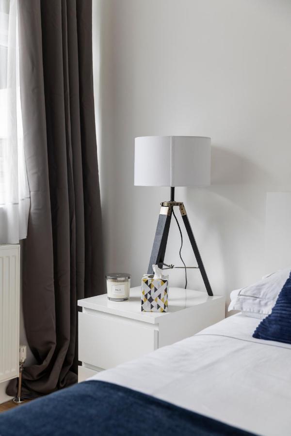 Gorgeous Modern Apartment Near Redhill Station Inc Private Garden & Parking Экстерьер фото