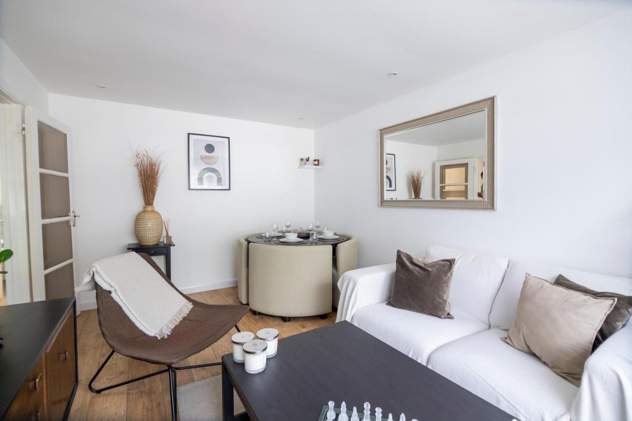 Gorgeous Modern Apartment Near Redhill Station Inc Private Garden & Parking Экстерьер фото