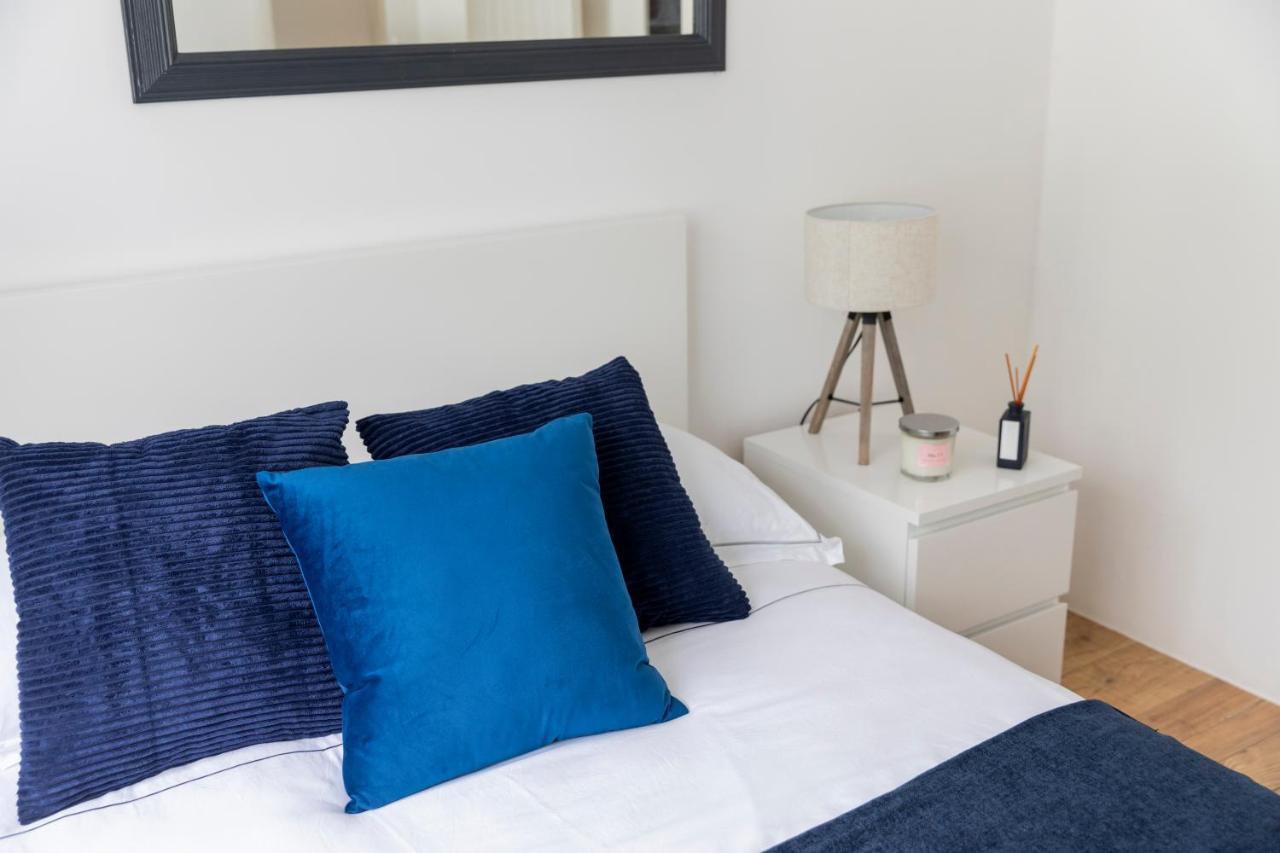 Gorgeous Modern Apartment Near Redhill Station Inc Private Garden & Parking Экстерьер фото