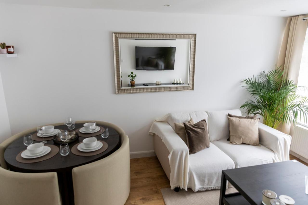 Gorgeous Modern Apartment Near Redhill Station Inc Private Garden & Parking Экстерьер фото