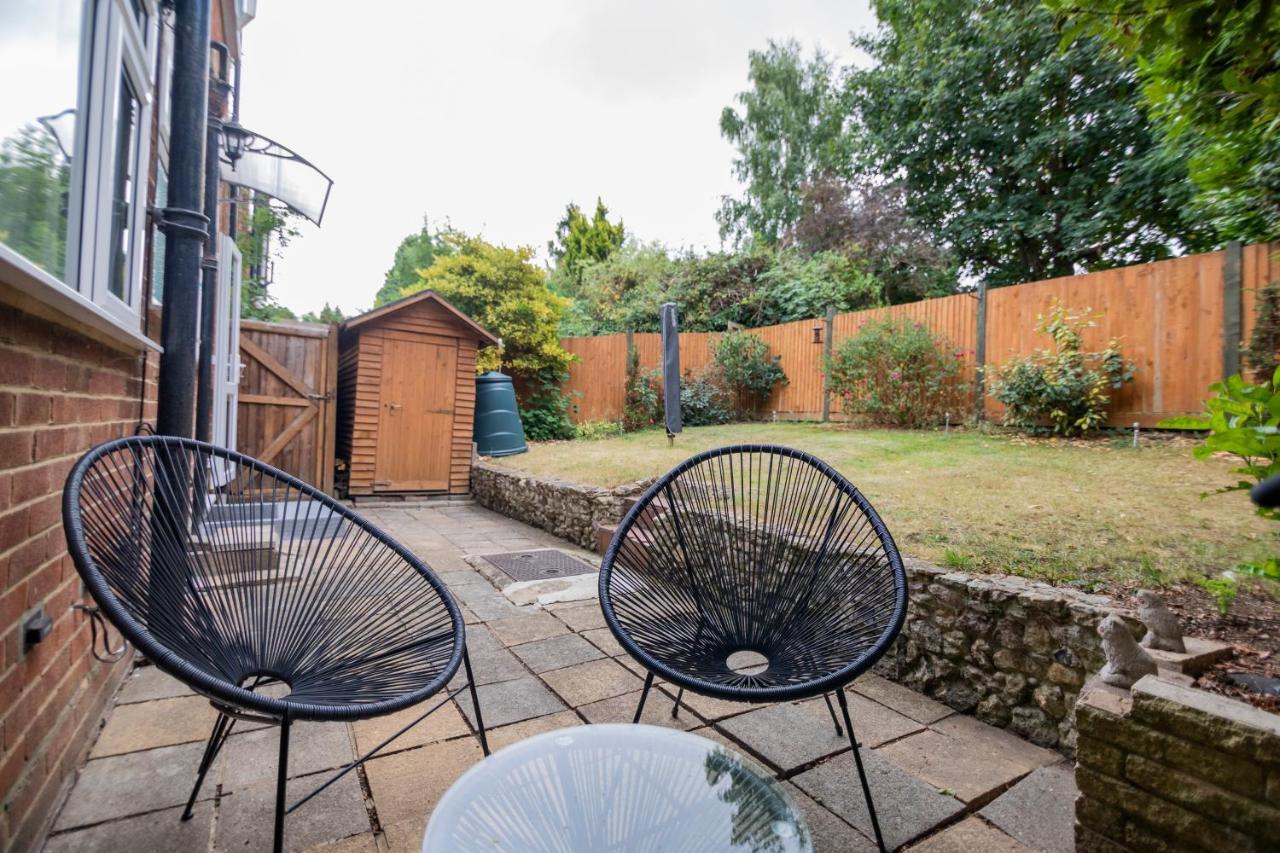 Gorgeous Modern Apartment Near Redhill Station Inc Private Garden & Parking Экстерьер фото